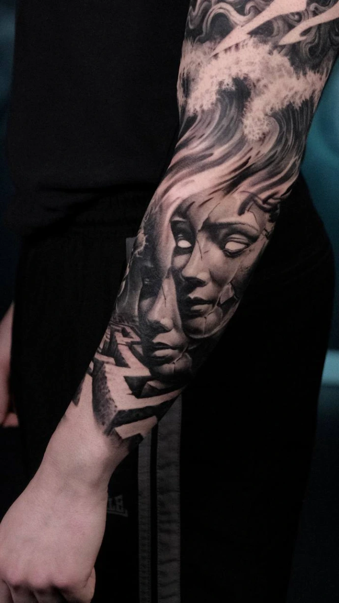 Dein exklusives Masken &amp; Labyrinth Surrealismus Tattoo in Friedberg, Hanau und Frankfurt am Main – book your professional black and grey realism session now. Realistic Black and Grey Broken Masks and Labyrinth Sleeve Tattoo in Friedberg Hanau Frankfurt am Main
